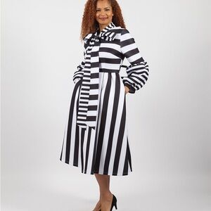 Chic Black and White Striped Long Sleeve Dress